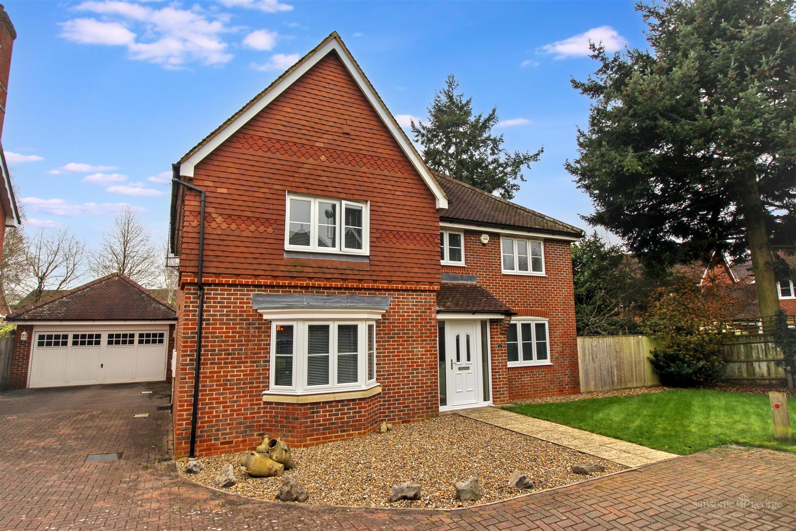 5 bed property in Clarendon Rise, Reading